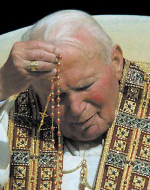 POPE PRAYS ROSARY AT POMPEII SANCTUARYI